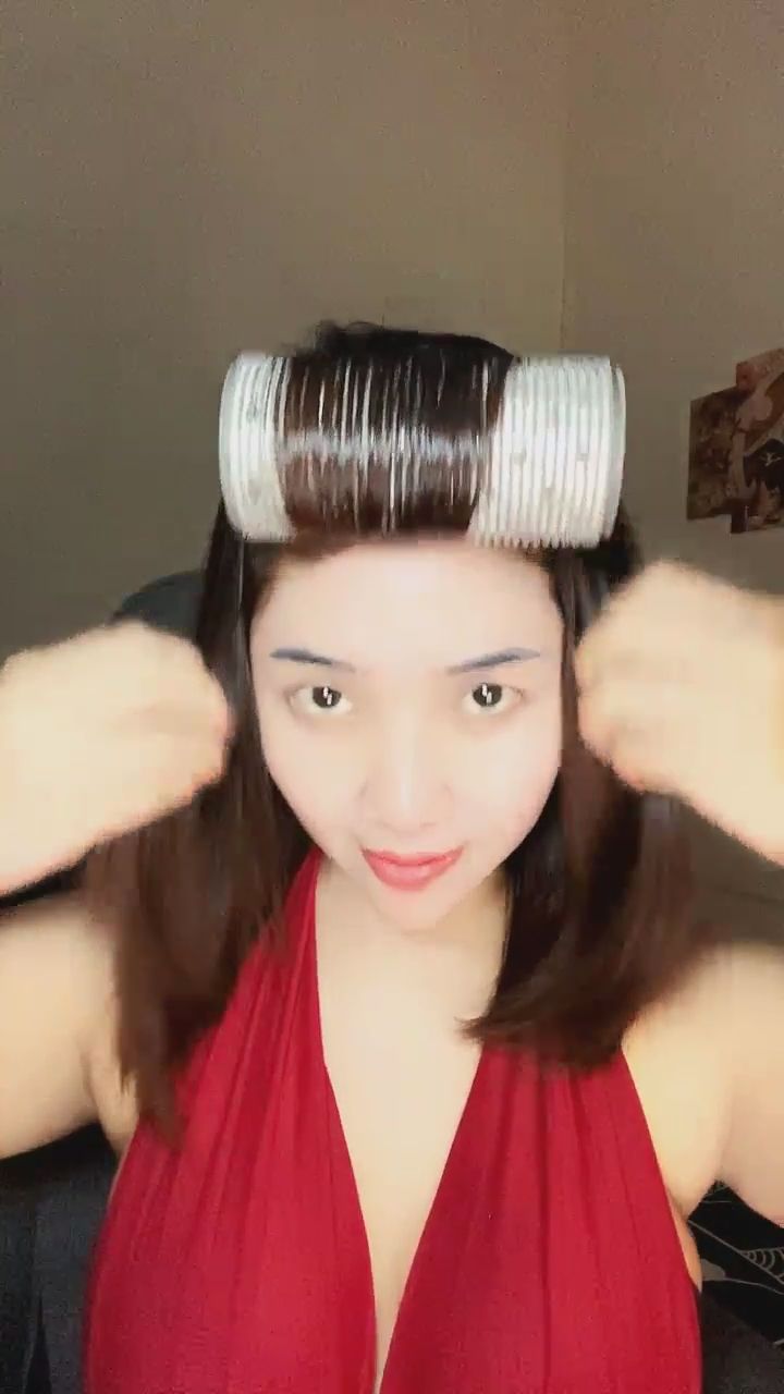 huycee56 : 拆下髮捲的那一刻，才是真正的驚喜！💋✨ #變身 #性感日常 #女神