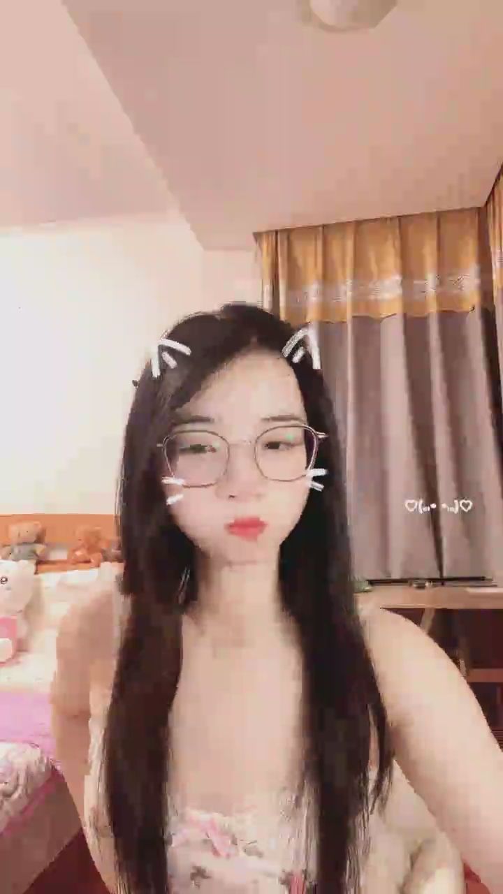 cla6642 : 想和我一起喝杯水嗎？✨ #可愛 #鄰家女孩 #日常互動