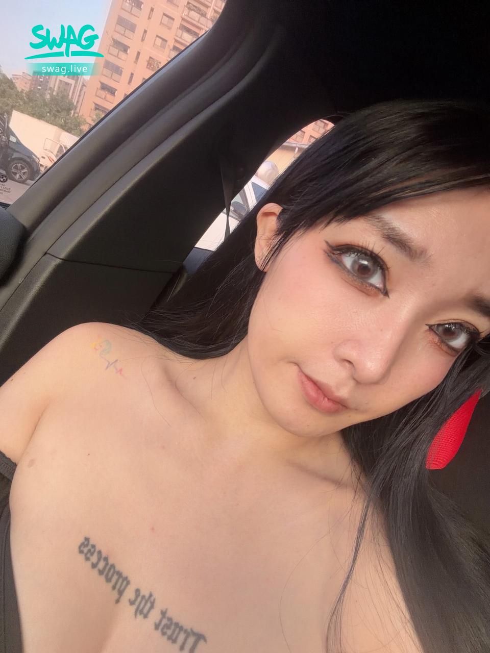 sugercathy : 在車上偷偷誘惑😈