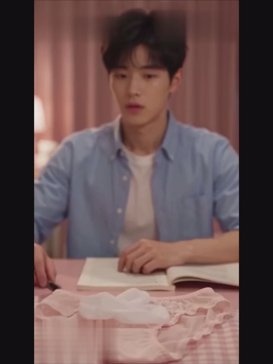  : 青春期的戀母情結 EP1 媽媽與閨蜜玩陽具被兒子撞見（AI生成）