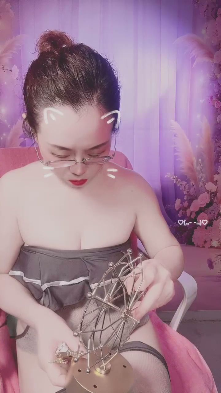  : 一起來開箱！猜猜看我收到了什麼精緻的小玩意？手工組裝挑戰準備開始啦 #開箱 #日常分享 #驚喜 #互動