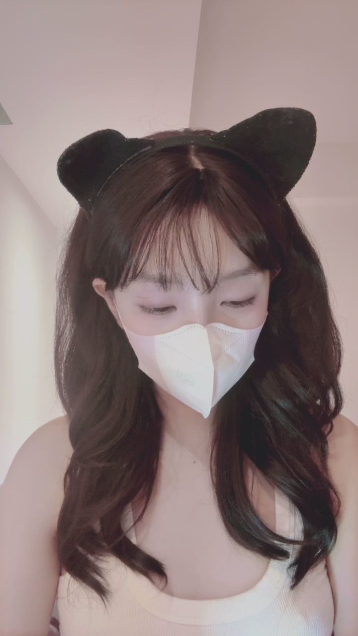  : 靠近一點，讓你看清楚我的眼神👀💕 #心動瞬間 #女友感 #親密互動