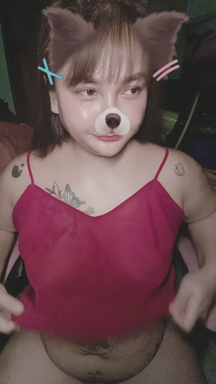  : 紅色睡裙下的秘密，毫無保留展現給你...🤫🔥 #性感 #深夜福利 #火辣身材