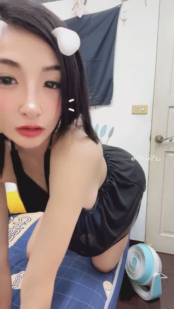  : 這樣一步步爬向你，心跳是不是已經漏了一拍？🐾 #深V #男友視角 #極限誘惑