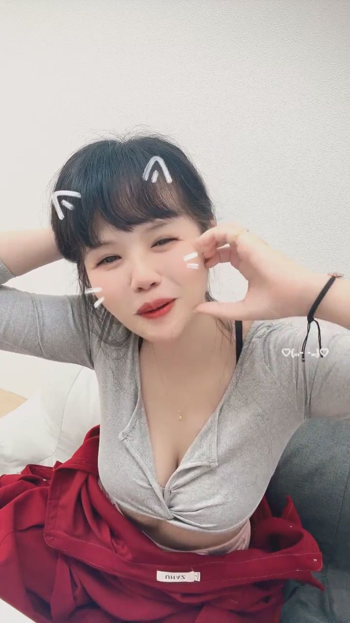  : 最後的愛心爆擊收到了嗎？快來直播間找我吧！💖 #甜美誘惑 #寵粉 #臉頰愛心