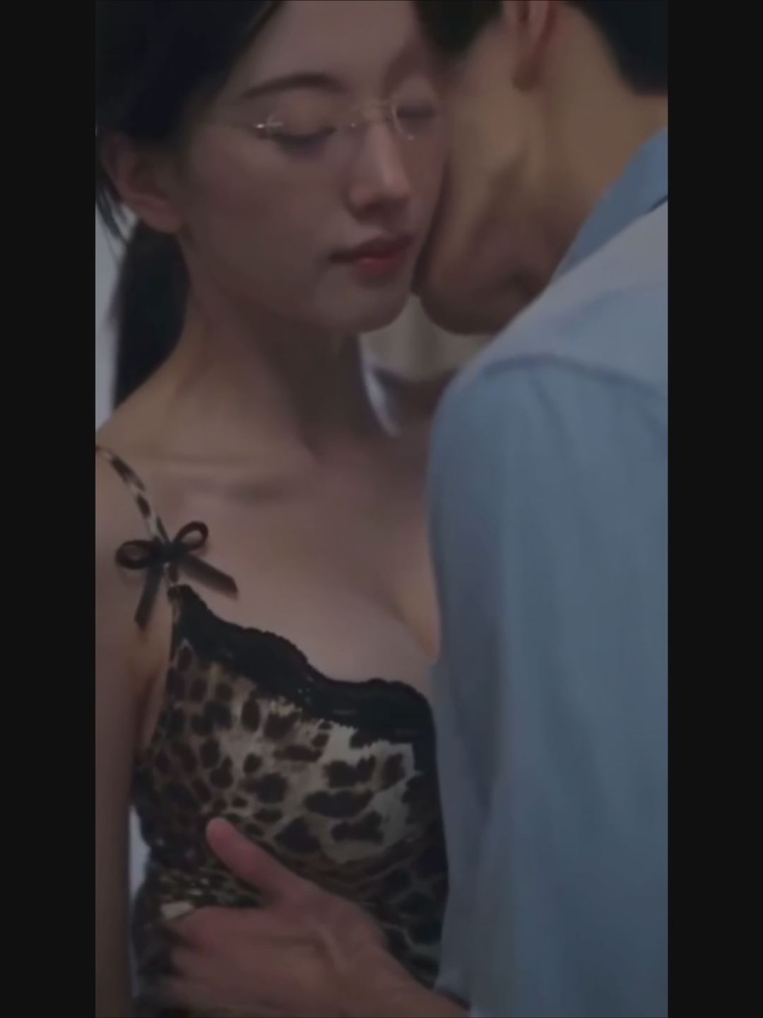  : 青春期的戀母情結 EP5 鄰居阿姨跟我約在健身房滿足她的騷屄（AI生成）