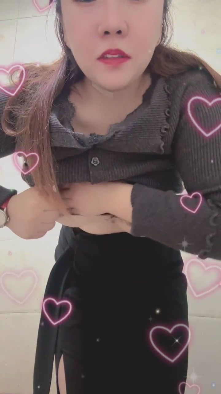 meime919 : 整理好衣服前，再給你一個意想不到的掀裙小驚喜 🎁👀 #露底 #驚喜 #調情