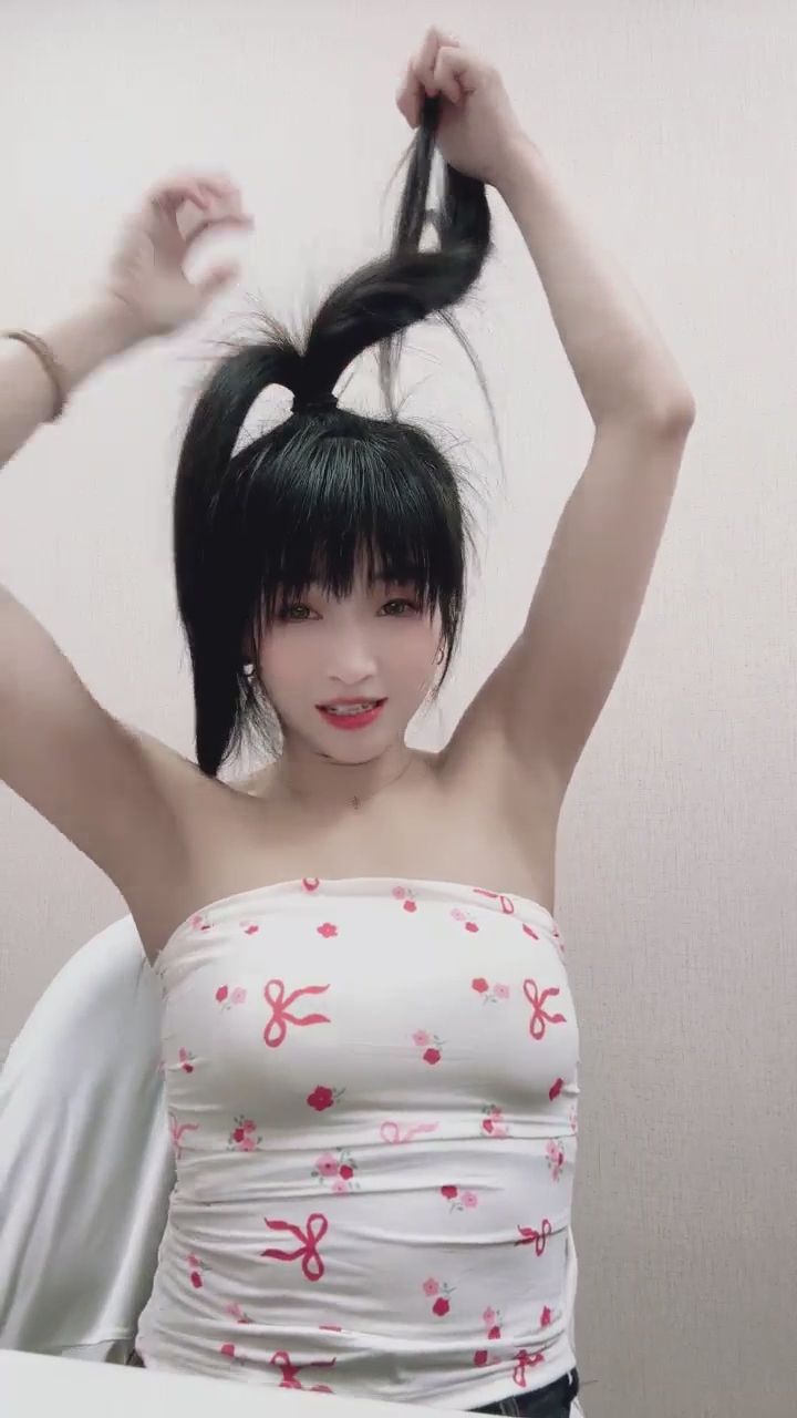  : 用頭髮變個魔術！這份俏皮的愛心造型請簽收～🫶✨ #可愛爆擊 #甜美女孩