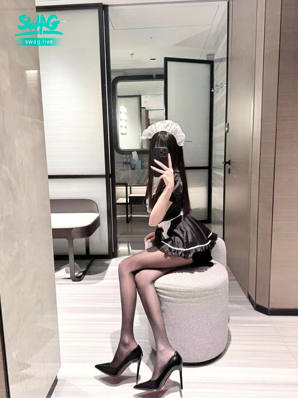  : 这样的腿，你想摸一摸嘛，哥哥👿👿👿