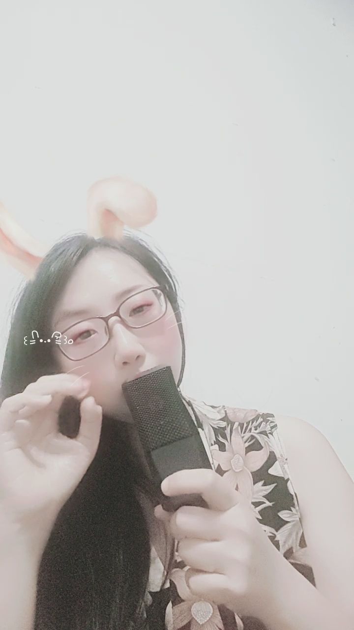  : 沉浸在旋律中的深情時刻，這首歌只為螢幕前的你而唱 ❤️ #深情演繹 #溫柔女聲 #直播日常 #專屬為你