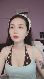 yausie : 補個唇彩,等一下想聊些什麼呢?💄✨ #日常 #美妝 #互動