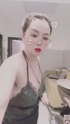 x8011 : 居家大掃除也有毛小孩搗蛋!忙碌完的甜美靠近,有沒有融化你的心?🐶🧹 #居家日常 #寵物互動 #反差萌