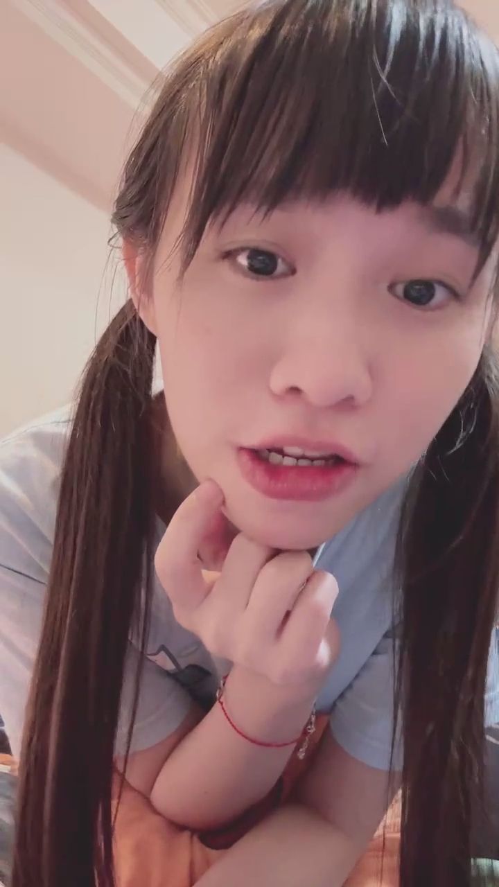 sumo1021s : 靠在枕頭上跟你說的悄悄話，你有聽見嗎？🤫💕 #男友視角 #心動瞬間 #女友感