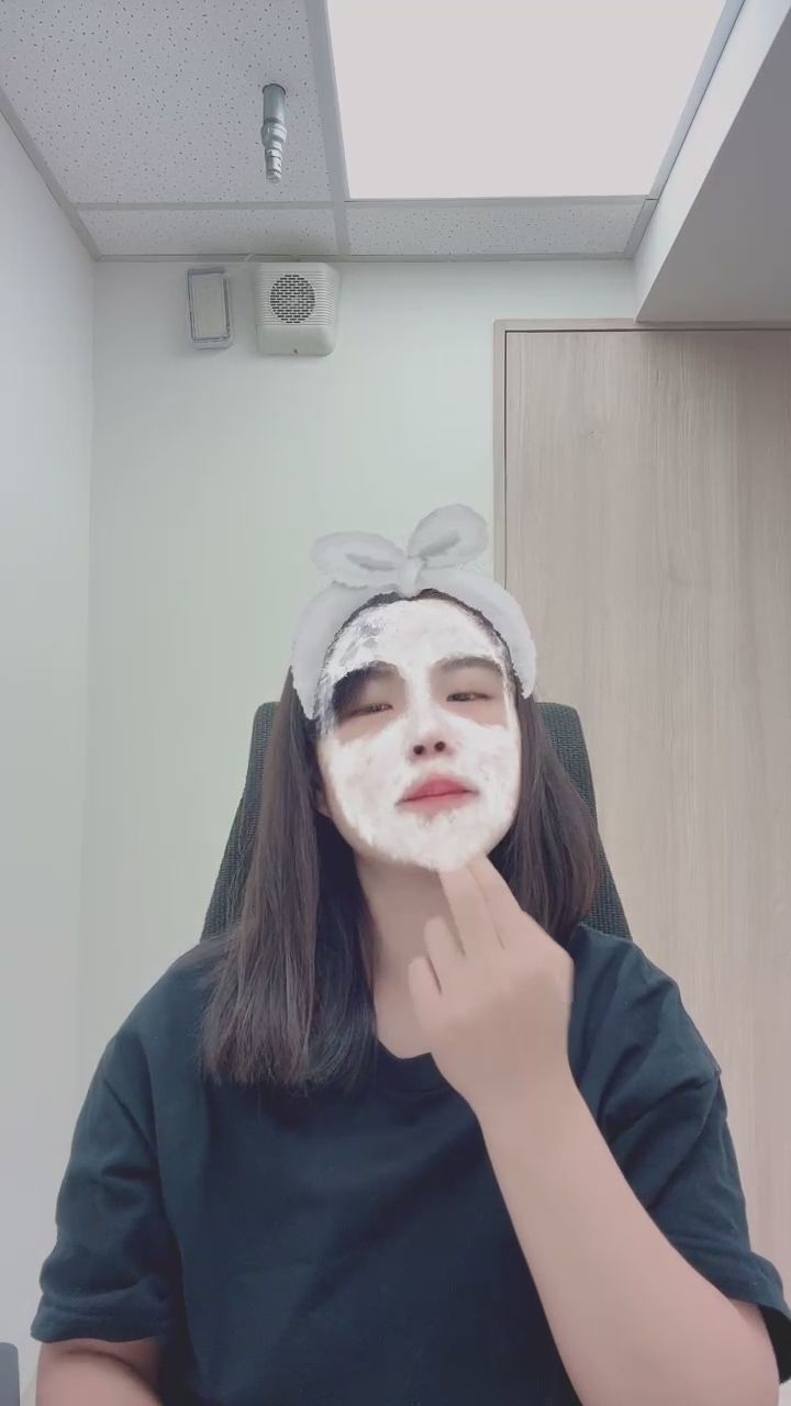 oaoaharehare88 : 護膚完的慵懶時刻，隨手撥頭髮是不是也很自然迷人？💫 #慵懶風 #居家時光 #自然美