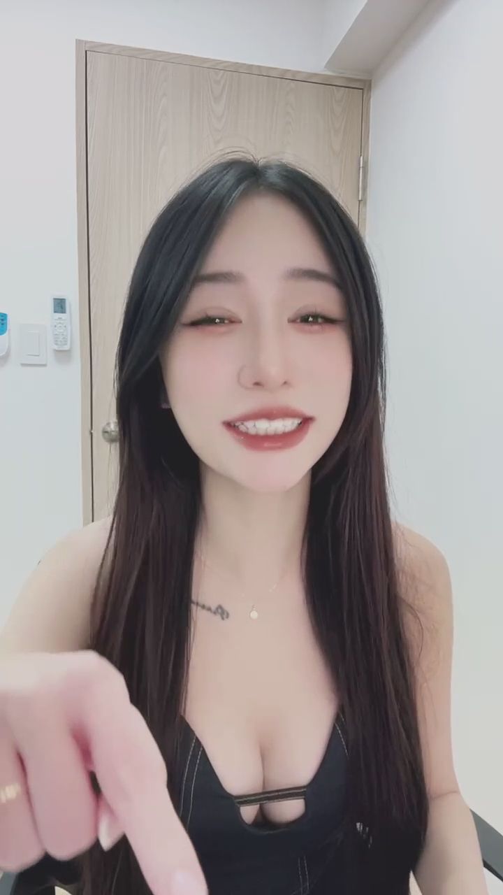 mumupplife : 看著這燦爛的笑容，心情是不是也跟著變好了呢？✨ #甜美笑容 #活力互動 #女神日常