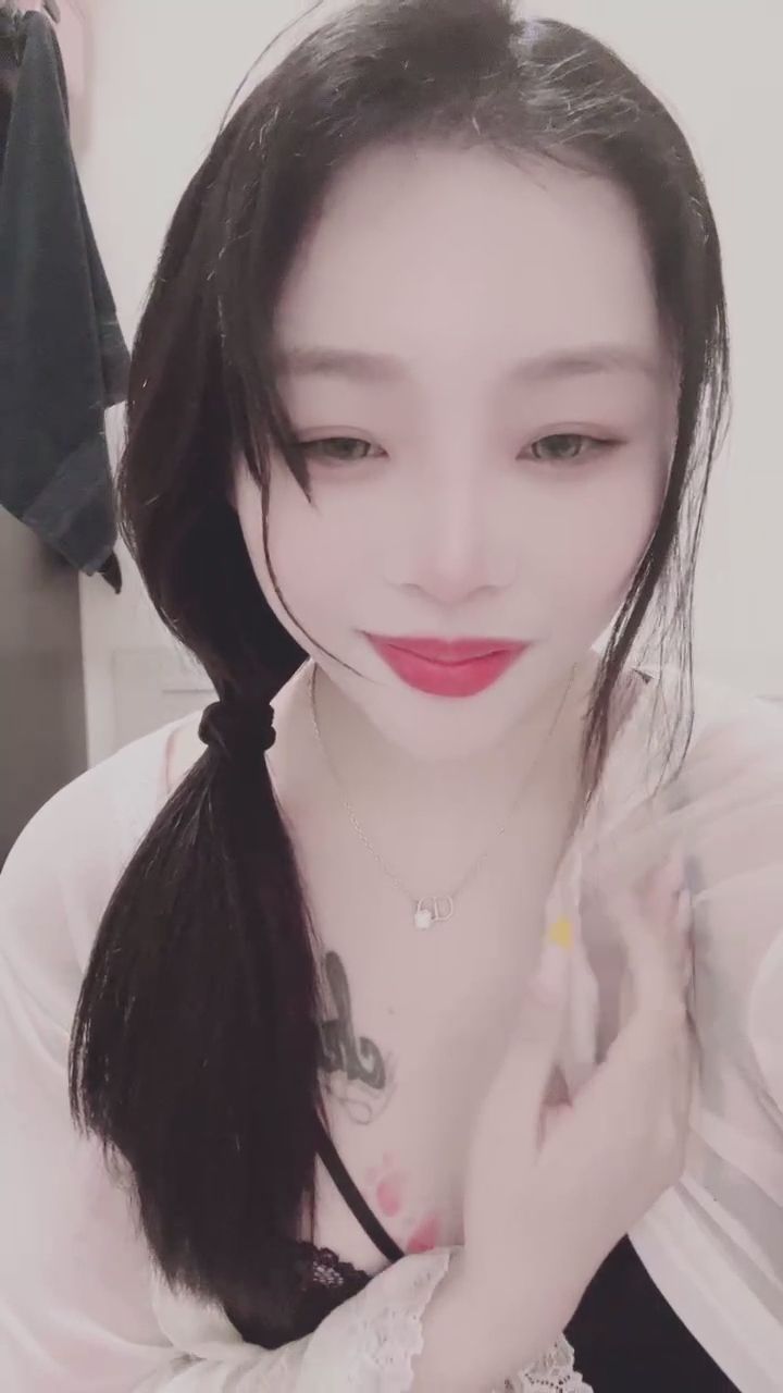 mochi_chi : 換個視角看看不一樣的我，這樣的距離你喜歡嗎？🥀 #蕾絲 #刺青 #性感視角