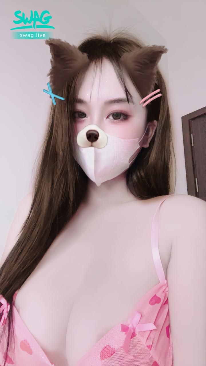 yaoyao696 : 红色小猫咪😝哥哥能不能来安慰一下下🥵