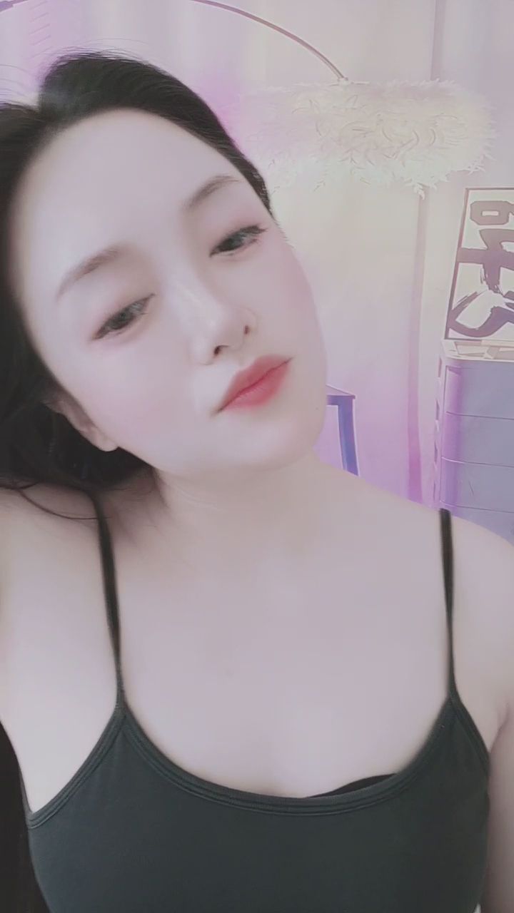 ess4011 : 柔美的姿態與深情的眼眸，這一刻眼裡只有你。💋 #女友視角 #心動瞬間 #溫柔