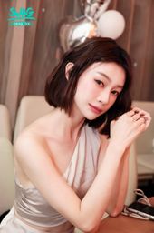 olivia__ : 🥂 漂亮出席,好好吃飯🤎
有些日子用來努力💦
有些夜晚,就值得好好慶祝✨
那晚的果果,換上小洋裝🫣
收藏一個閃閃發亮的夜晚💫
謝謝一路陪著果果的你們🫶🏻