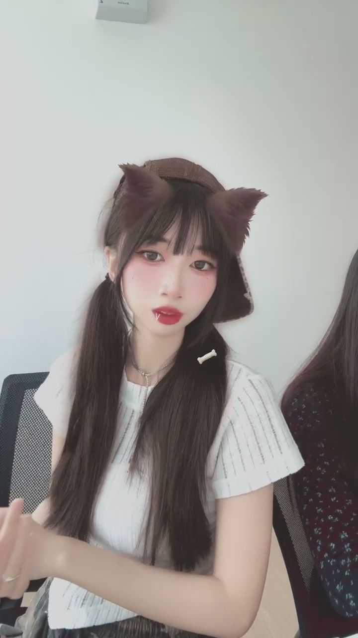 nn_17209 : 吸血鬼少女與驚喜嘉賓！這樣的眼神你能頂得住嗎？😈 #吸血鬼少女 #貓耳娘 #驚喜同框