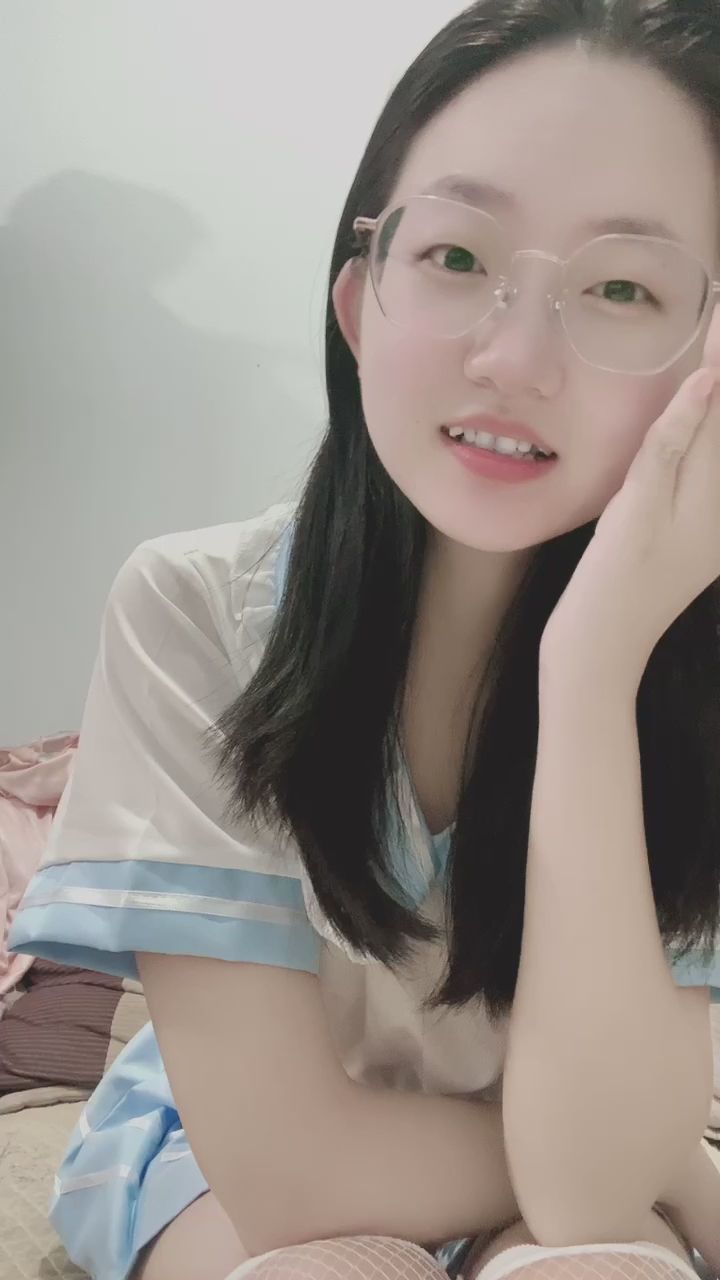 ran123_ : 捕捉到一個超甜的笑容，快來一起互動吧！✨ #水手服 #甜美 #心動瞬間 #日常互動