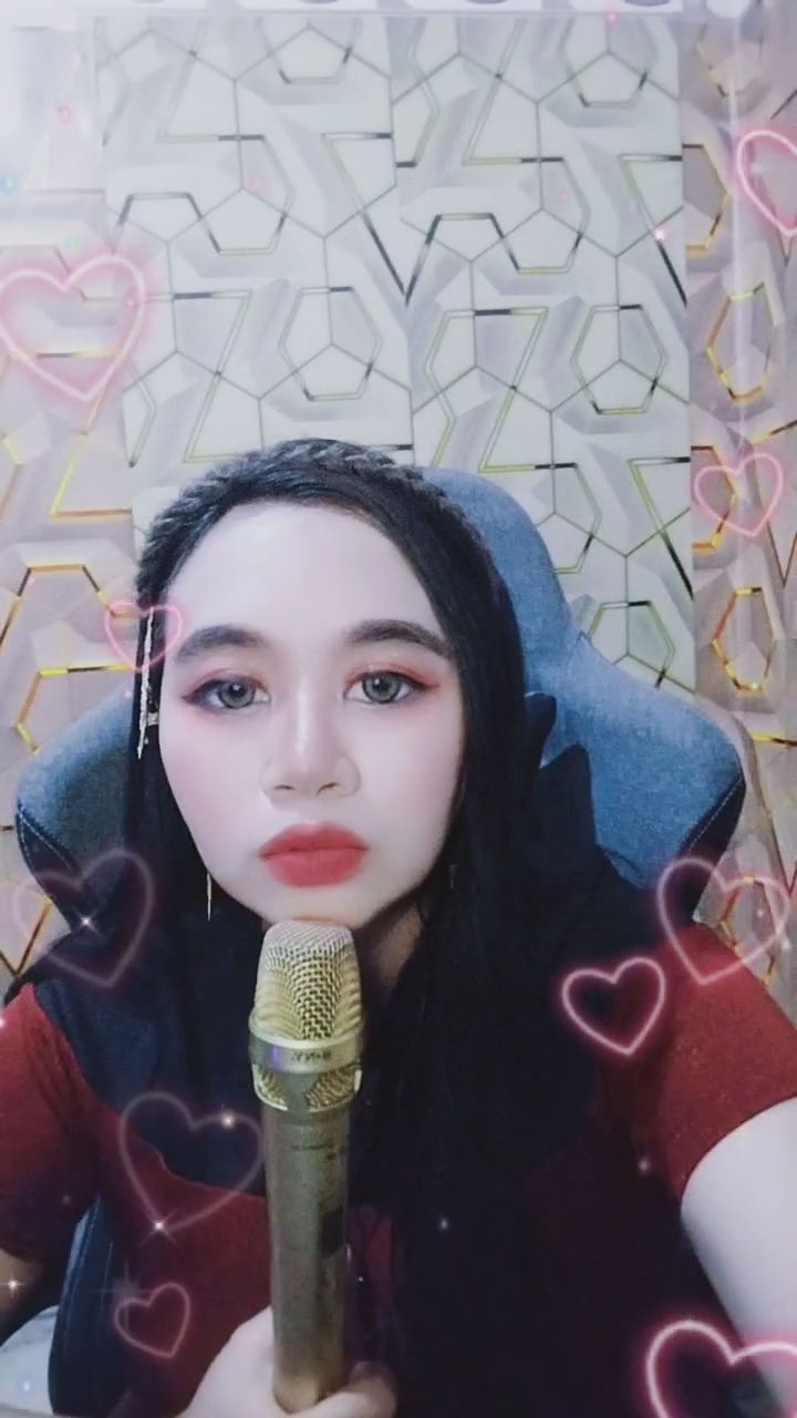ikha2233 : 這麼近距離的對視太犯規啦！感受一下專屬的溫柔❤️ #深情對唱 #近距離 #甜美主播