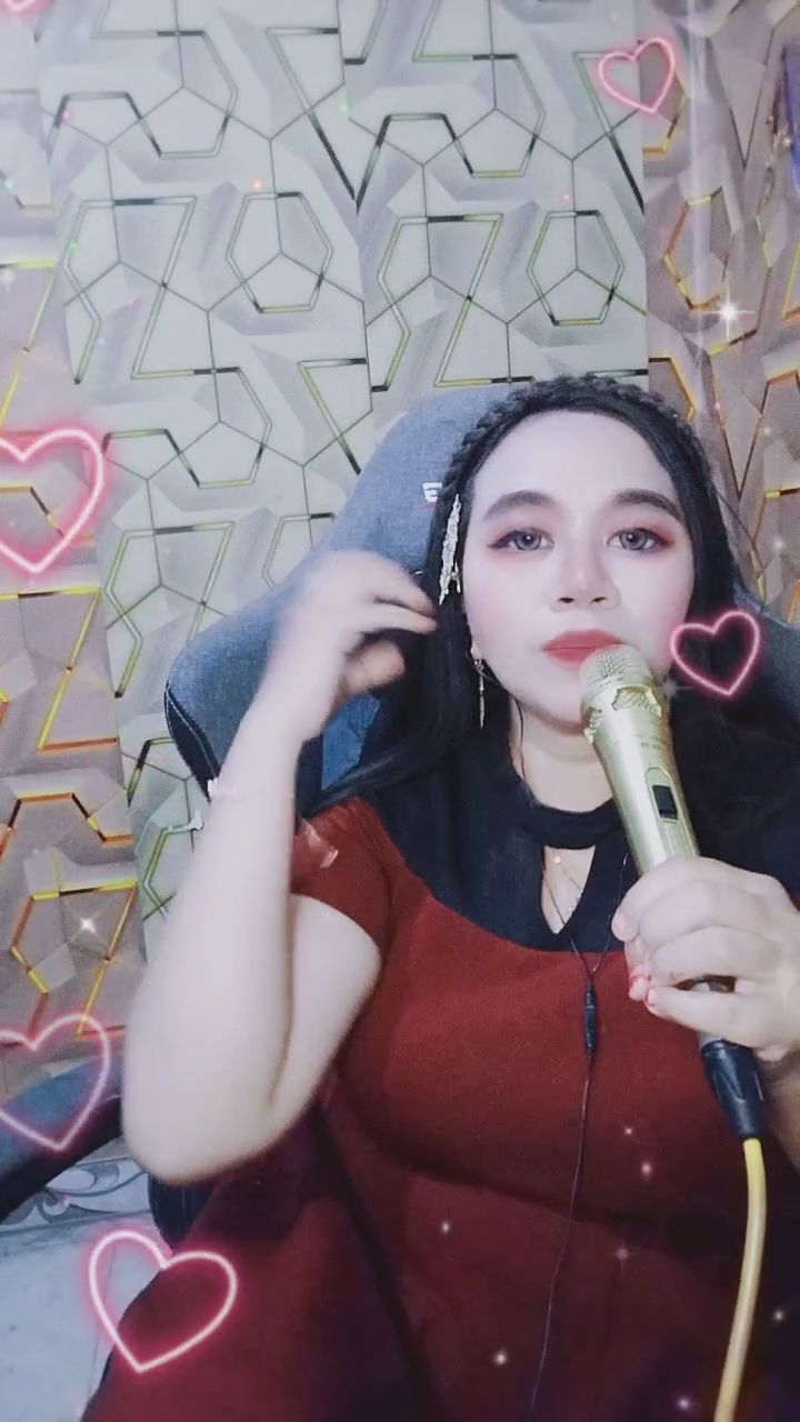 ikha2233 : 捕捉到最迷人的瞬間，慵懶又自信的姿態你喜歡嗎？✨ #迷人瞬間 #氣質主播 #直播日常