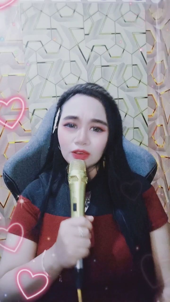 ikha2233 : 這個飛吻是送給正在看影片的你唷！😘 #飛吻 #甜美互動 #心動瞬間