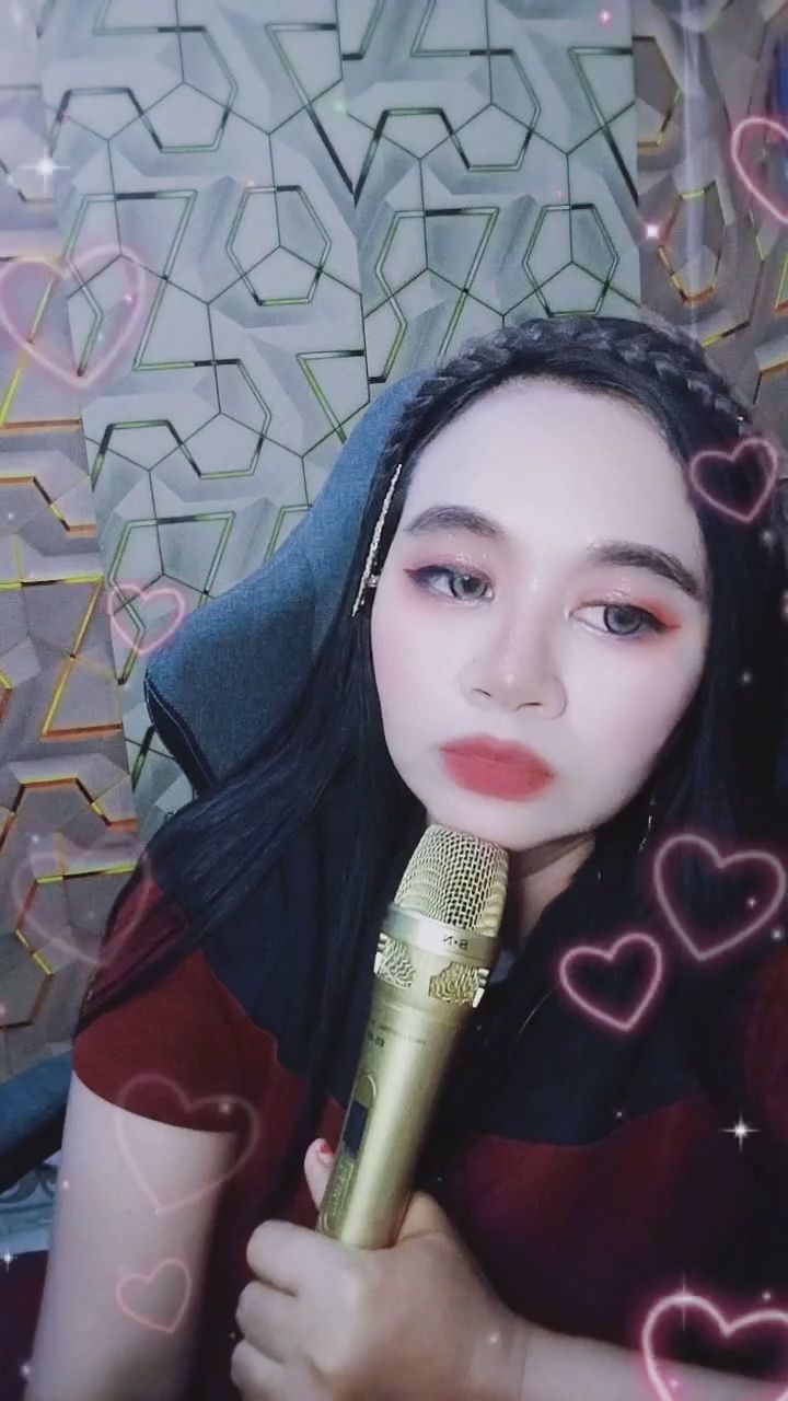  : 想聽我為你唱一首歌嗎？滿滿的愛心發送中💌 #深情演唱 #心動濾鏡 #專屬為你