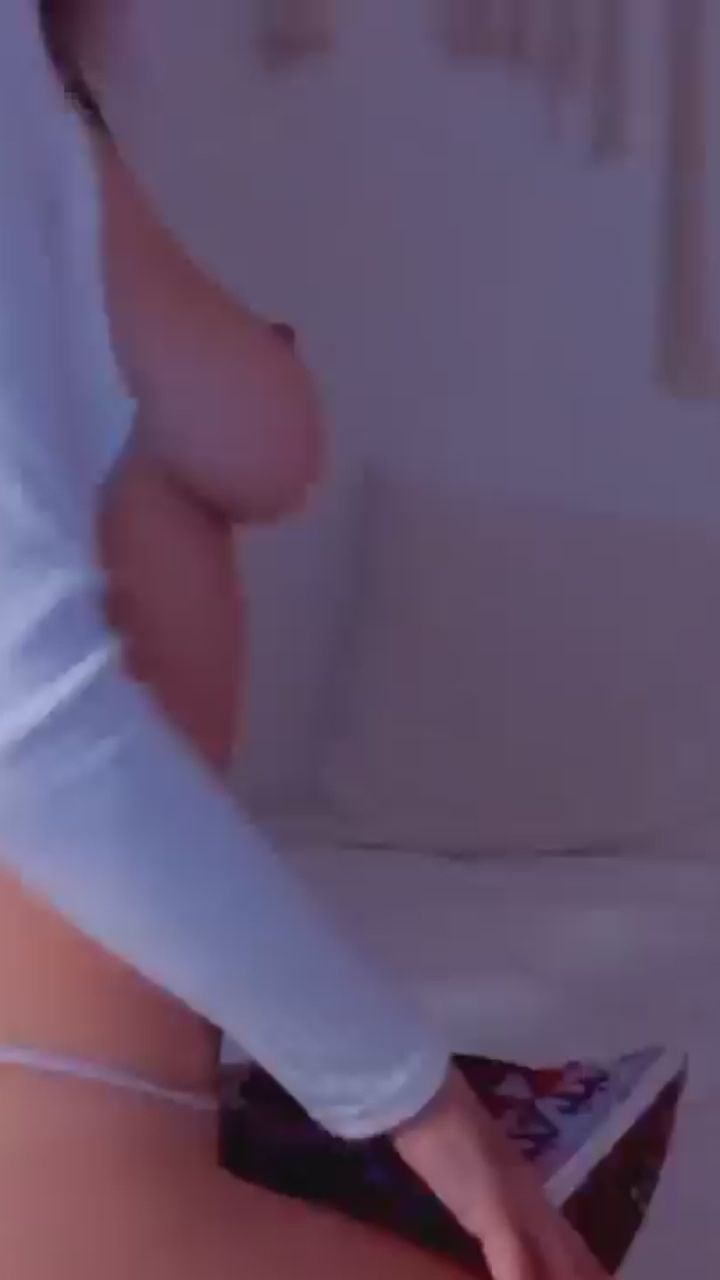 elenise : 完美曲線的動態展示，跟著節奏一起加速心跳吧！🍑✨ #性感曲線 #動感迷人 #好身材