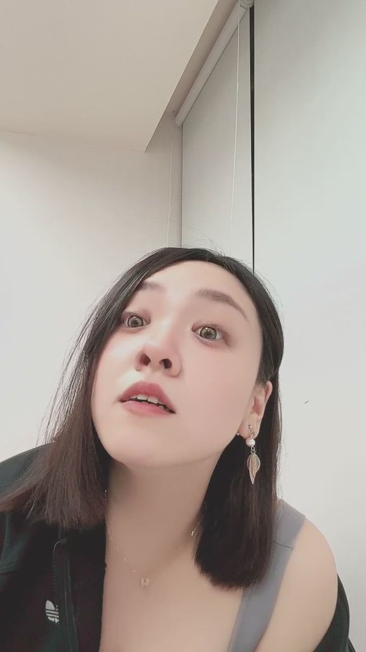 leopard520 : 突然靠近的瞬間，有沒有嚇一跳呀？🤭✨ #近距離 #心跳漏一拍 #眼神