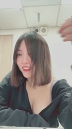 leopard520 : 盯著我的眼睛看,猜猜我在想什麼?👀❤️ #甜美微笑 #放電 #近距離互動