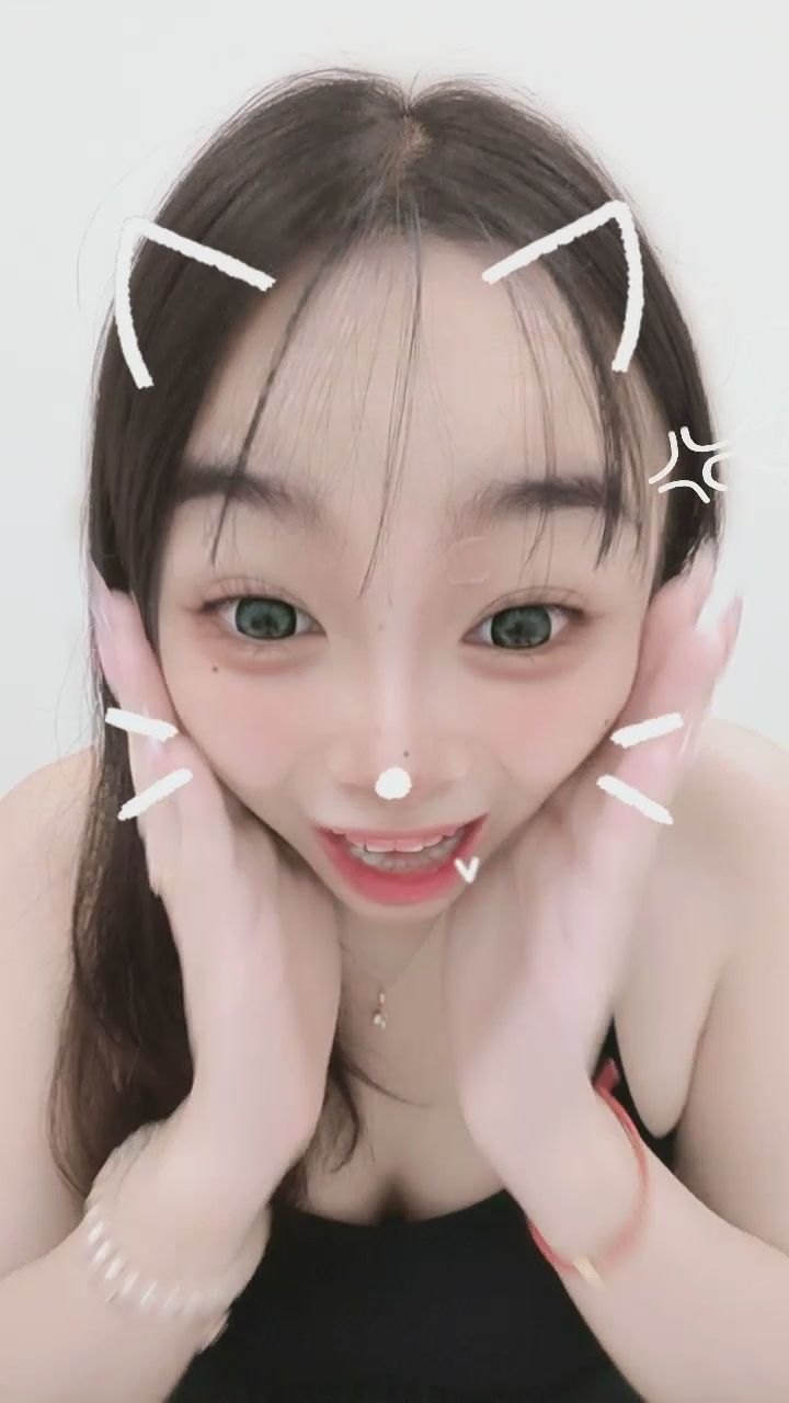 chiaybaby : 超驚訝憲憲送的大禮包🫶🏻❤️ #飛吻 #比心 #貓系女孩