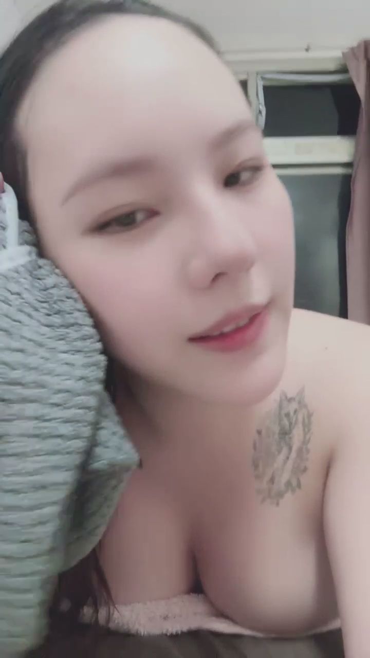 ee971014 : 靠得這麼近，拆開頭髮的瞬間是不是很不一樣？✨ #濕髮 #出浴 #男友視角