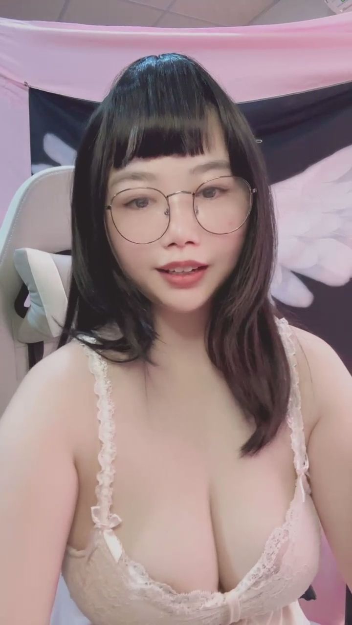 veiky0120 : 雙手撩起長髮的瞬間，有沒有撩動你的心？ #撩髮 #溫柔 #性感