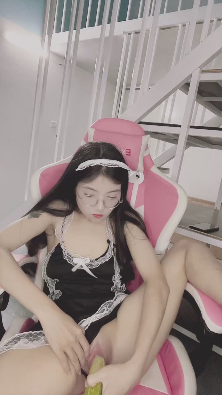  : 主人，需要為您服務嗎？🖤✨ 專屬女僕的私密時間，搭配這個小玩具真的太犯規了... 趕快來看！ #女僕 #角色扮演 #性感 #大尺度 #誘惑BabeBabeBabeBabeBabeBabe