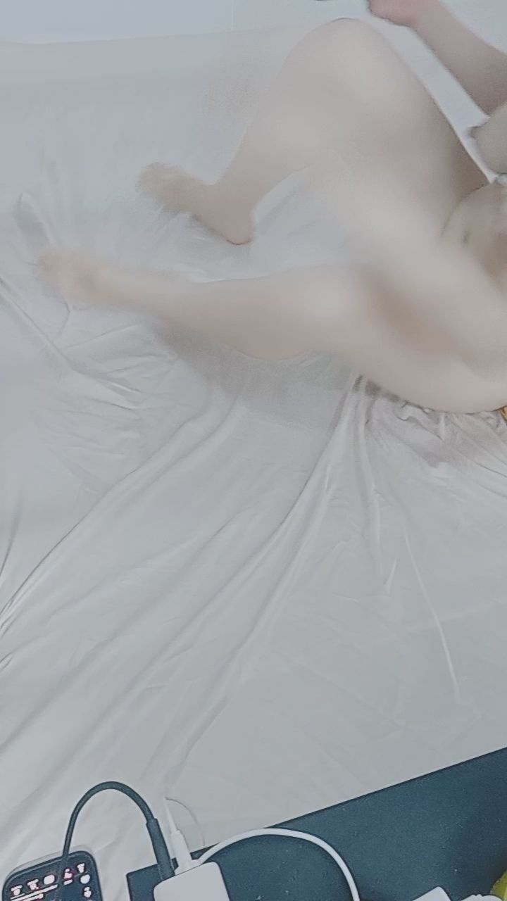 cinndyy : 戴著面具的神秘誘惑，隨著節奏帶你進入高潮不斷的激情世界！🔥 #火辣 #面具 #深夜福利