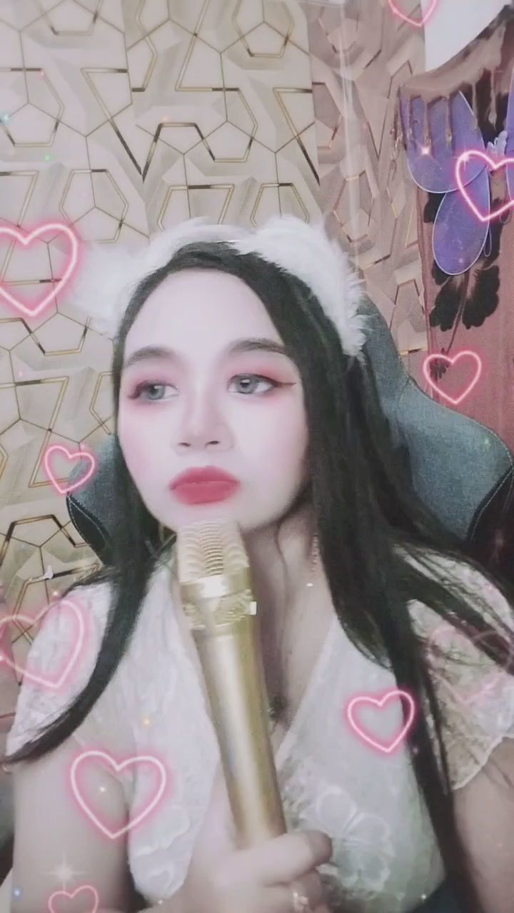 ikha2233 : 這眼神太犯規了！誰能拒絕貓耳娘的深情？🎤💖 #貓耳娘 #深情演唱 #直播精華