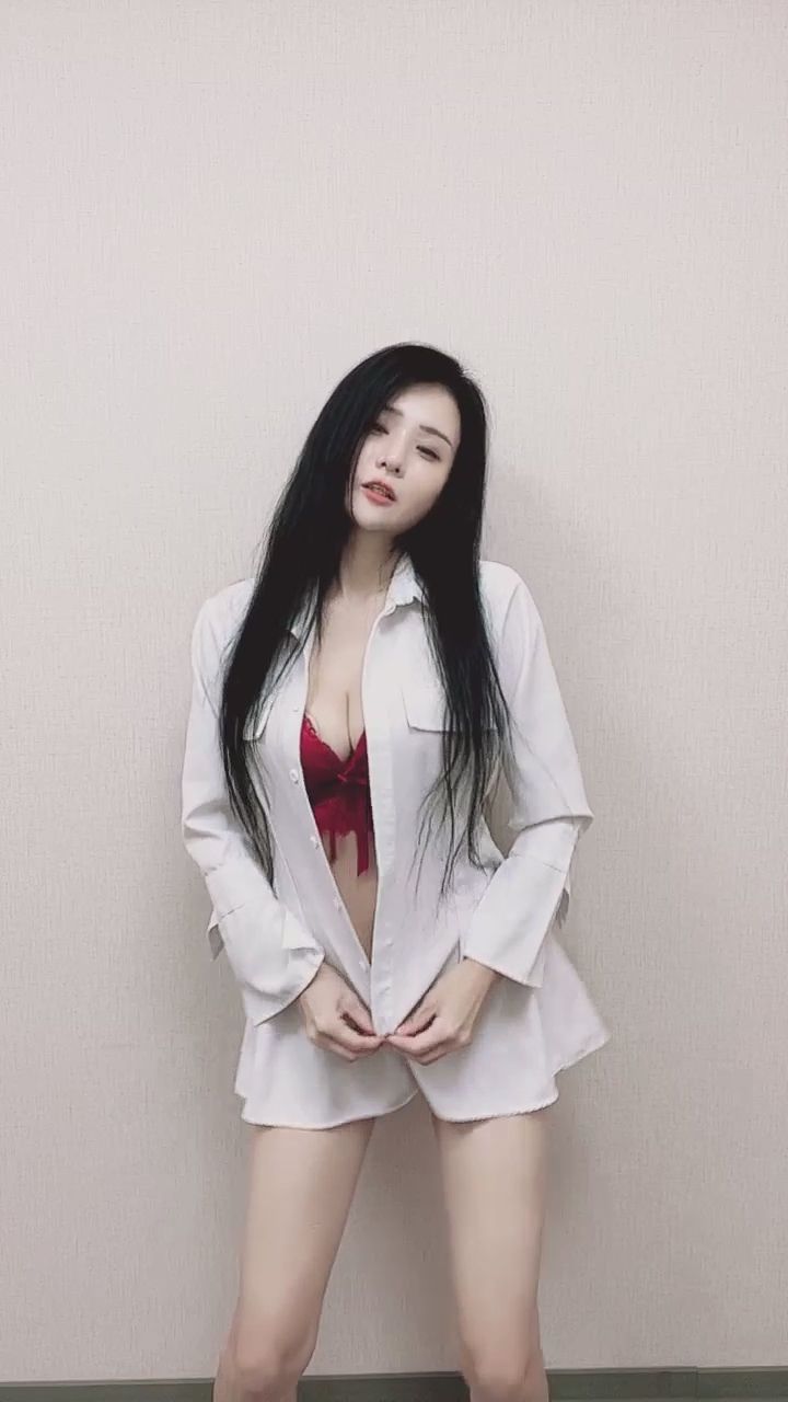 loveyueling2026 : 襯衫下藏著的火熱秘密，解開扣子的那一刻你心動了嗎？🔥 #紅色內衣 #性感熱舞 #微脫誘惑