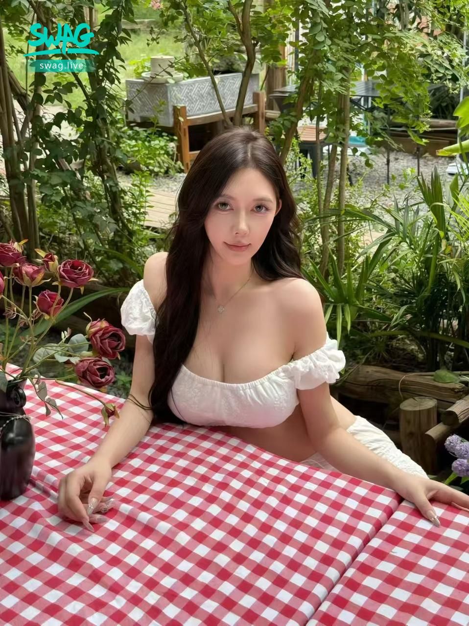 : 哥哥们猜猜我的心事 
aoa最美女团盛大开启
直播时间14:00-20:00