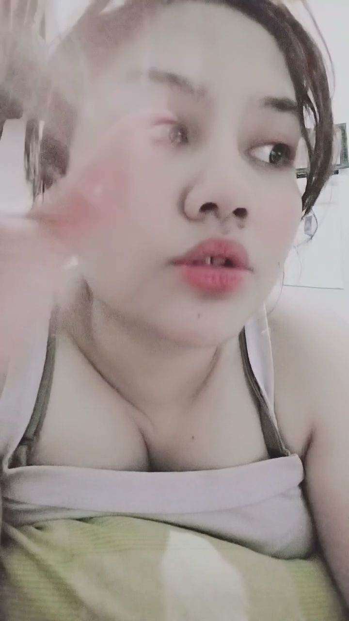 changeabear : 深夜的專屬福利... 準備好接住這個吻了嗎？💋✨ #深夜福利 #誘惑 #親吻