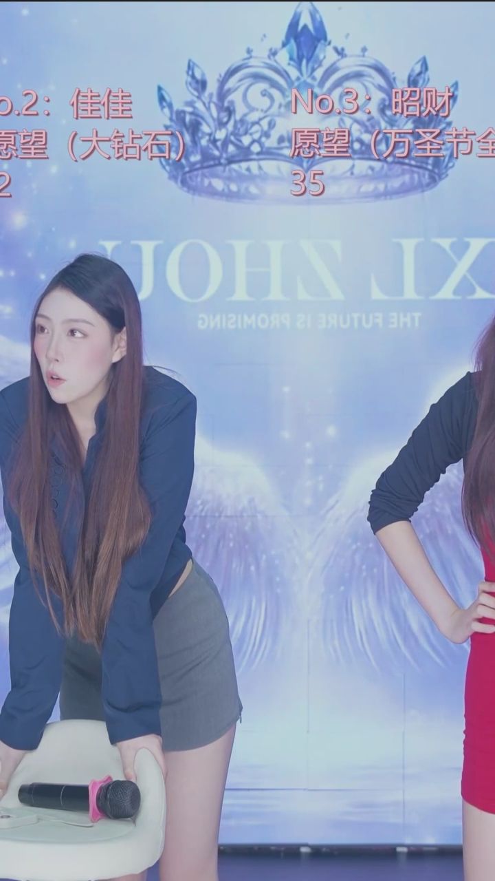 aoa888 : 魅惑的俯身視角加上驚喜的雙人互動！今晚的直播間充滿了讓人心跳加速的畫面 🔥 #俯身互動 #身材曲線 #驚喜瞬間