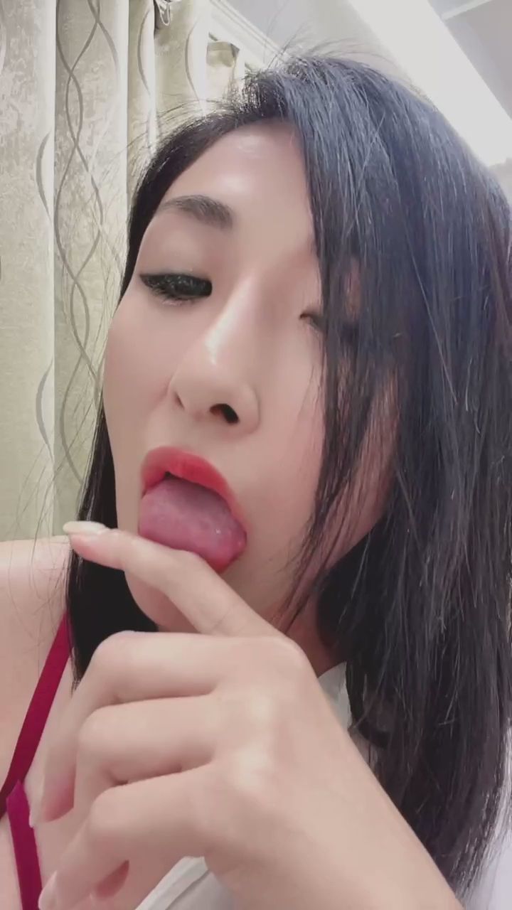  : 指尖的挑逗與深情凝視，這份誘惑你能堅持多久？ #挑逗 #性感 #誘惑
