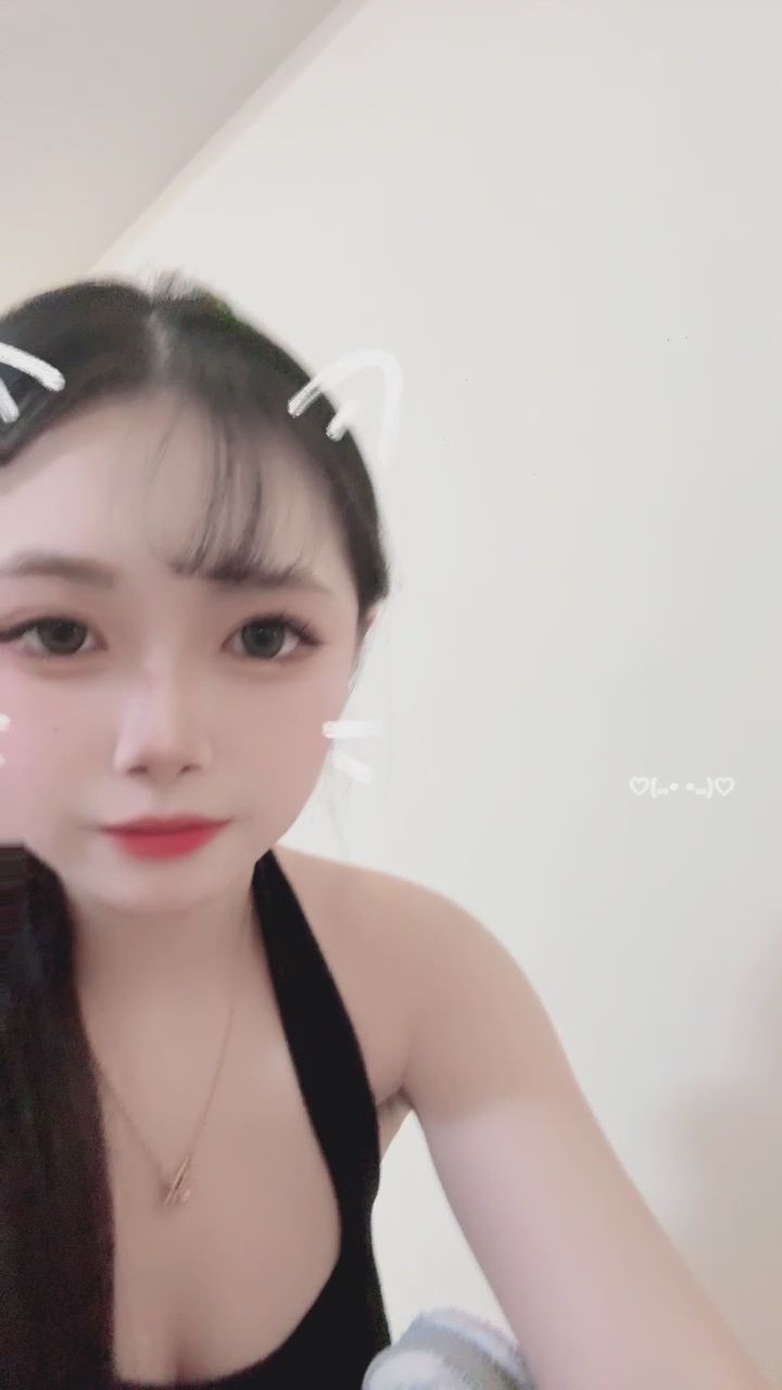 celina112 : 今天也要開開心心歐😘✨ #飛吻 #貓系女孩 #甜美互動