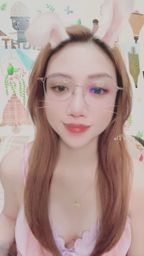 : 今日份的甜度已超標 🐰💖 誰能抗拒這俏皮的笑容呢? #兔耳女孩 #甜美 #直播日常 #可愛 #互動