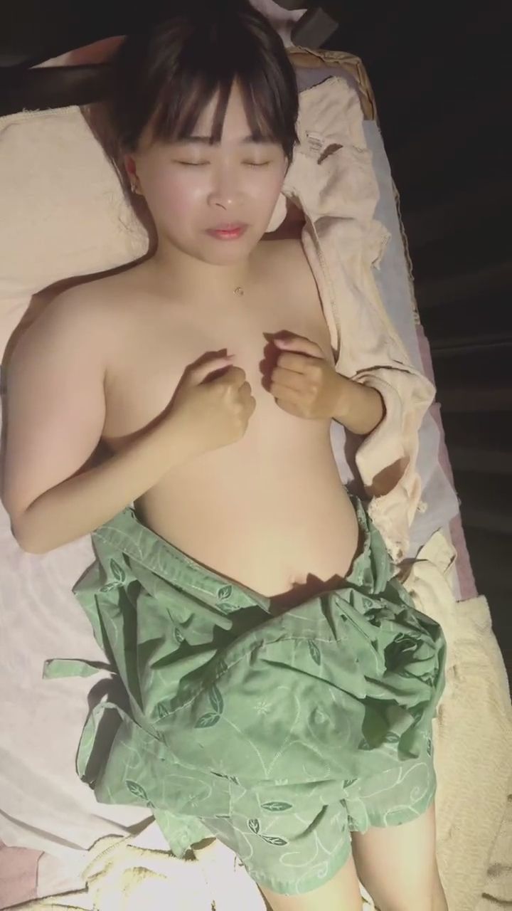 : ✨按摩系列直播精華✨突如其來的解鎖瞬間，按摩師傅這個反應太真實了... 😳 #按摩 #大尺度 #私密時刻
