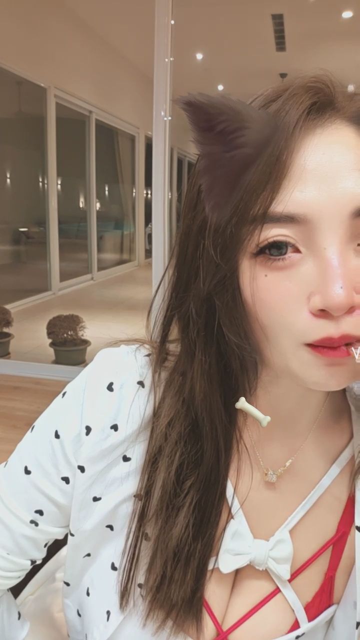 az77993 : 靠近一點，我有個秘密只對你說...🤫 #悄悄話 #近距離互動 #甜美女孩