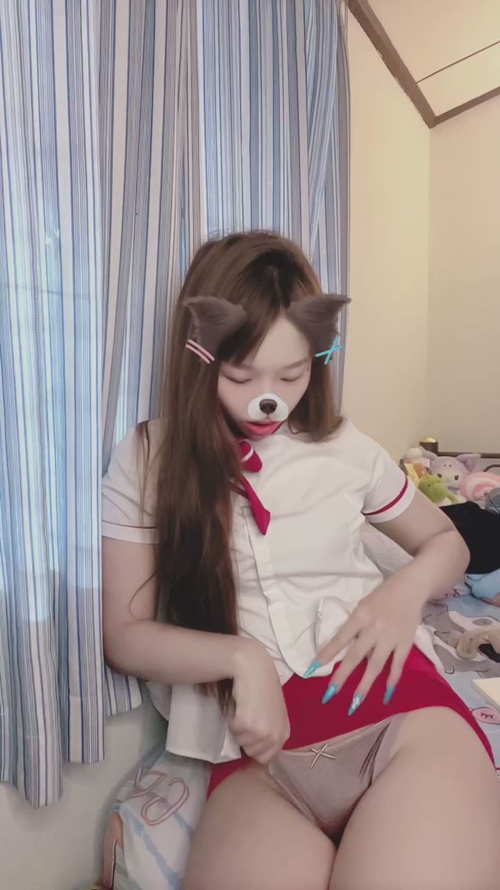  : 想知道紅裙底下藏著什麼嗎？跟著我的節奏一起探索吧～😏👇 #裙底風光 #挑逗 #私密 #性感