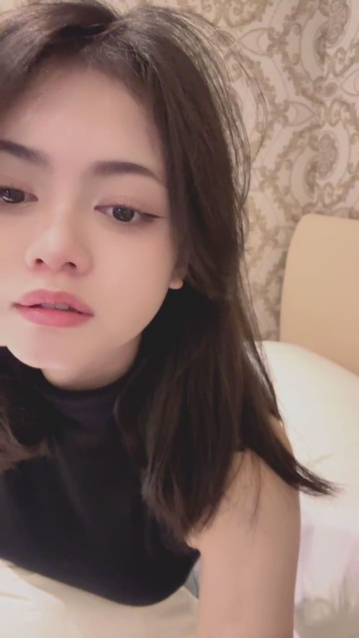  : 就這樣看著我，告訴我你在想什麼？😏 #專屬對視 #近距離 #誘惑