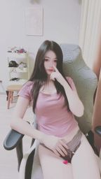 faye_faye : 從甜美到性感的轉變,這身粉色搭配灰色蕾絲你給幾分?💕 #全身展示 #蕾絲內褲 #性感身材